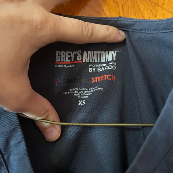 Greys anatomy dark gray scrubs SZ: XS - Picture 5 of 8